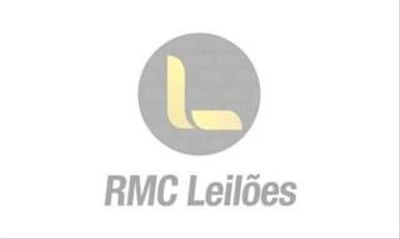 Imagem do logo da RMC Leilões em fundo cinza sem informações do imóvel