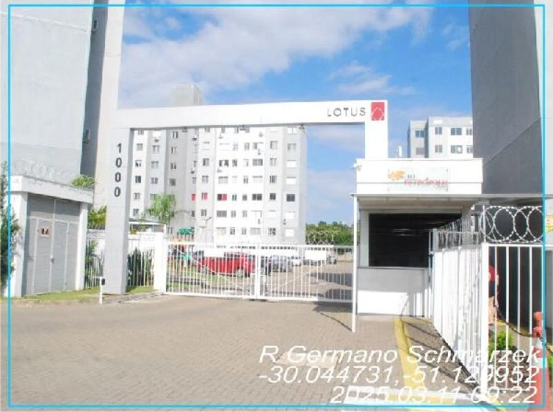 Apartamento branco em condomínio residencial com portão e guarita na Avenida Germano Schmarczek em Porto Alegre