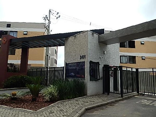 Apartamento com fachada do condomínio residencial Porto Tingui, portaria com guarita e área ajardinada em área urbana