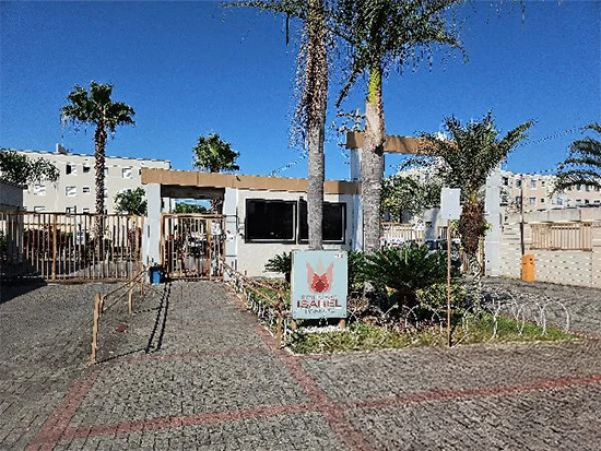 Entrada do condomínio residencial Edifício Parque Princesa Isabel com guarita, portões e área pavimentada em Pindamonhangaba