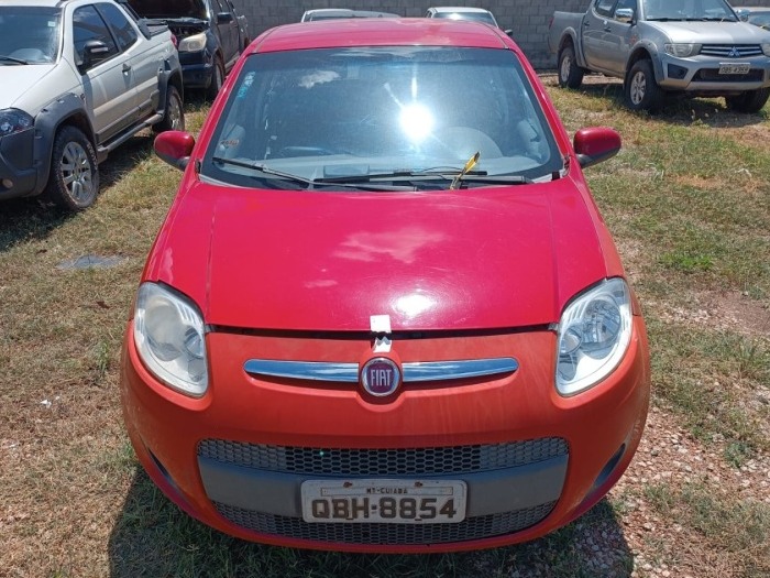 Fiat Palio Attract 1.0 2015/2015 na Cor Vermelha em Cuiabá - Mato Grosso
