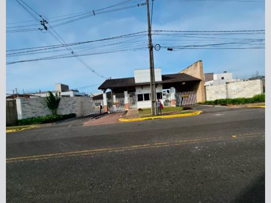 Casa no Condomínio Plaza Madrid com 246,28m² de Área Privativa em Curitiba - Paraná