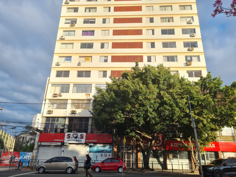 Apartamento de 157m² com 8 Peças e Área de Serviço em Porto Alegre - Rio Grande do Sul