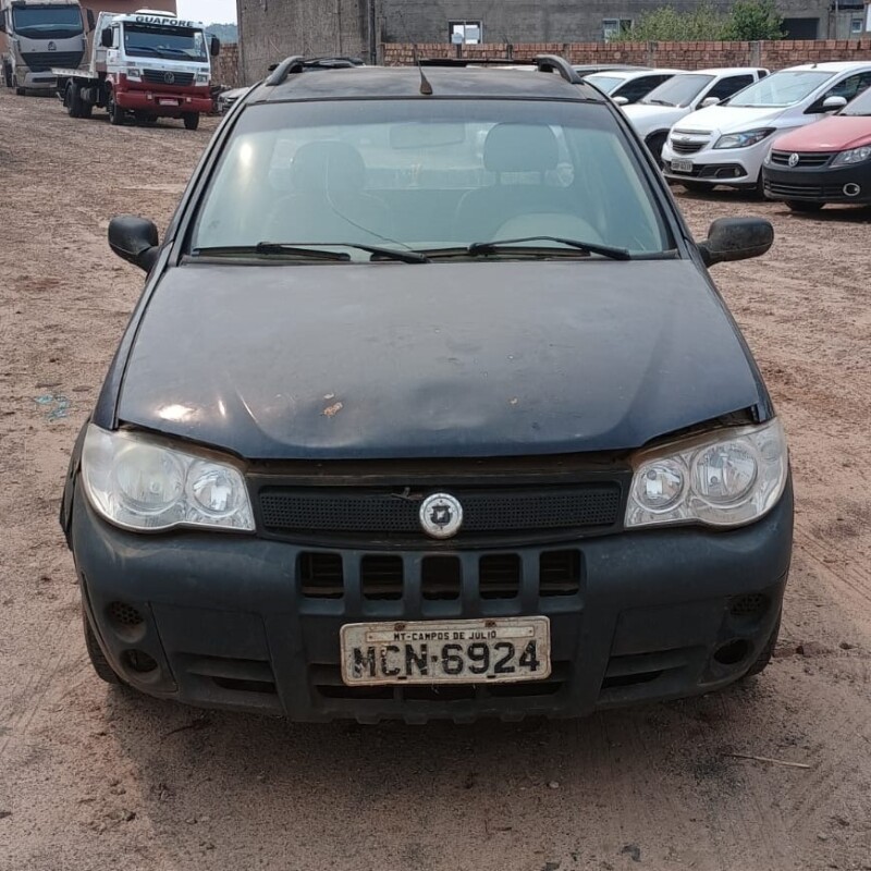 Fiat Strada Trek CE Flex 2005 com Cor Azul em Comodoro - Mato Grosso