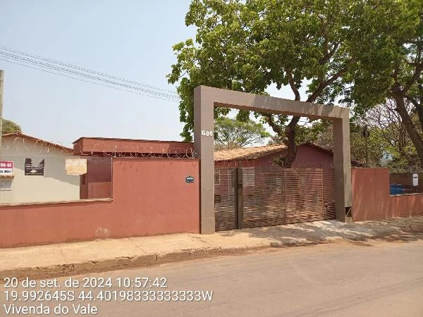 Casa de 2 Quartos com 1 Vaga e Área Privativa de 42,38m² em Mateus Leme - Minas Gerais