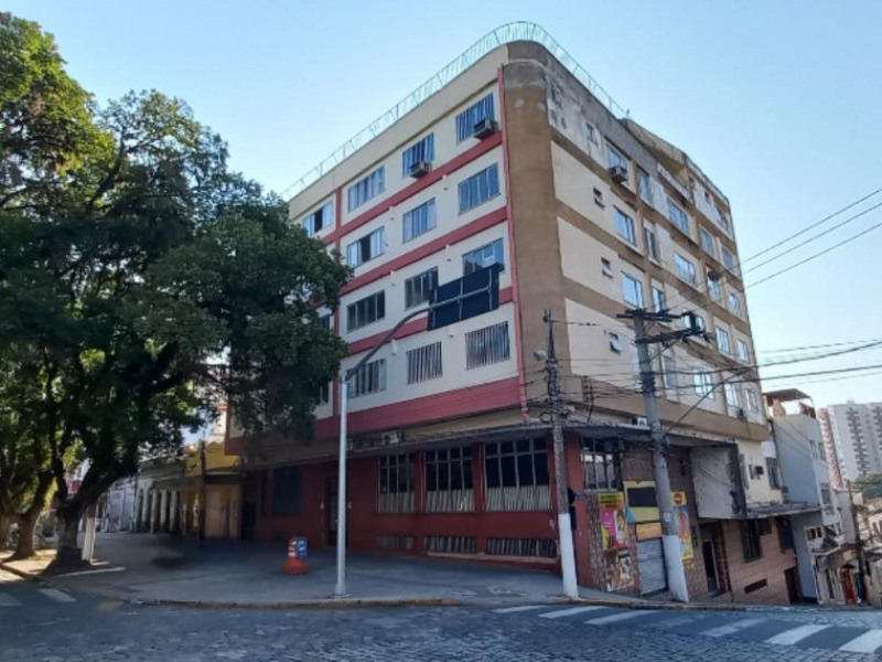 Apartamento Desocupado 420.98m² com 4 Dormitórios sendo 1 Suíte e 2 Vagas de Garagem em Resende - Rio de Janeiro