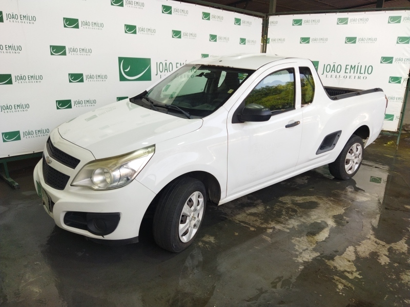 Chevrolet Montana LS2 em null
