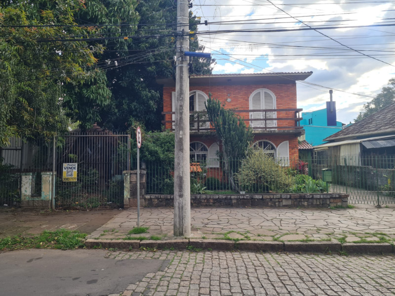 Casa de Alvenaria com Área de 204,18m² em Porto Alegre - Rio Grande do Sul