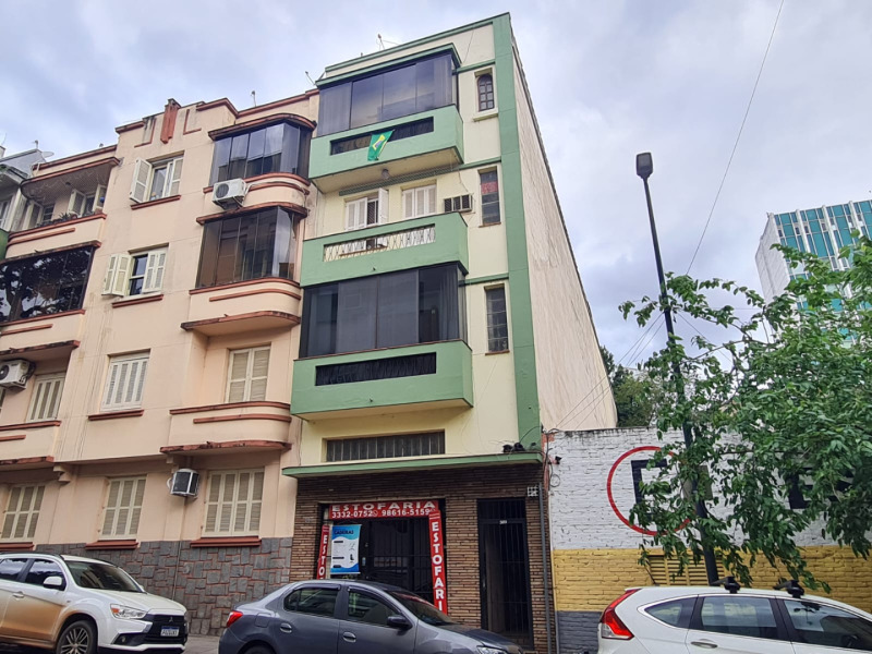 Apartamento no Edifício Santa Maria com 81,40m² e 12,40% de Parte Ideal em Porto Alegre - Rio Grande do Sul