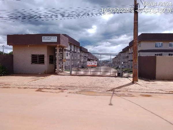 Entrada de apartamento no Condomínio Residencial Park Ibiza Premium com portaria e cinco blocos visíveis ao fundo