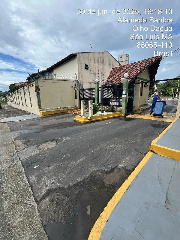 Casa em condomínio com portaria e guarita na Alameda Santos Olho Dagua São Luís MA