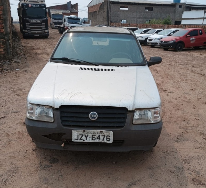 Fiat Uno Mille Fire Flex 2005/2006 na Cor Prata em Comodoro - Mato Grosso