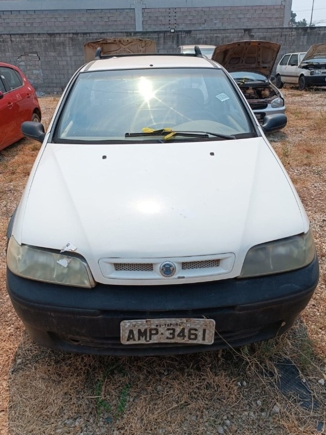 Fiat Strada Fire 2005/2005 Cor Branca em Cuiabá - Mato Grosso