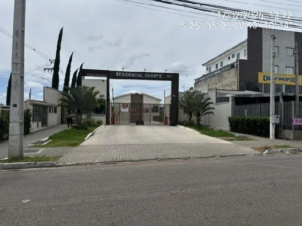 Apartamento com portaria e jardim no Residencial Chancellor em área urbana