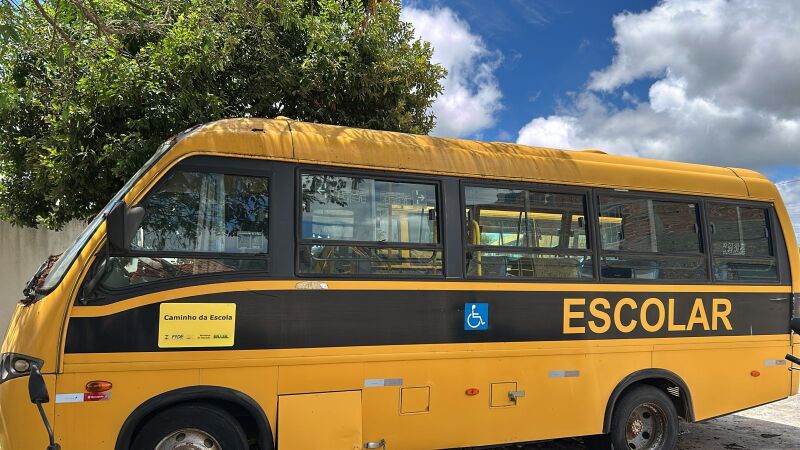 Imagem do leilão Leilão de Ônibus Marcopolo Volare V8L EO 2013 com Placa PFR2533 e Cor Amarela em Poção - Pernambuco