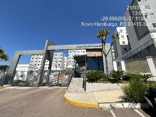 Apartamento branco no condomínio Porto Baden em Novo Hamburgo com portaria e área externa bem conservada