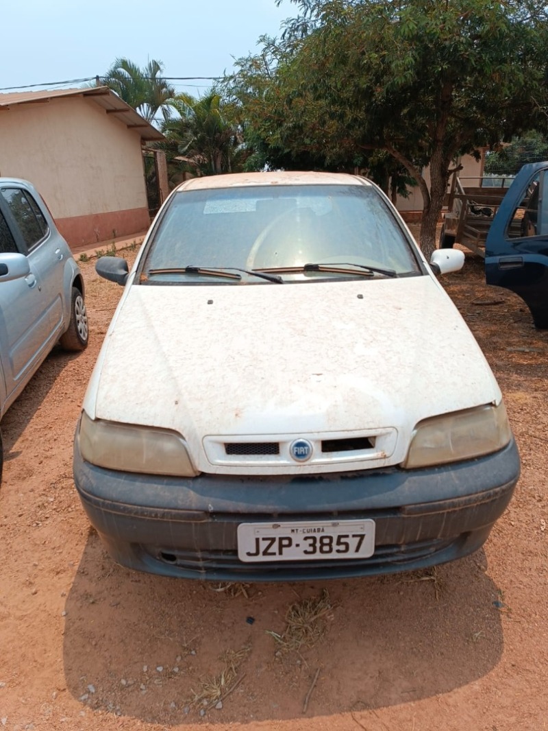Fiat Palio Fire 2002/2003 na Cor Branca em Campo Verde - Mato Grosso