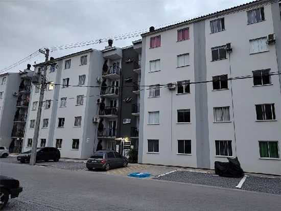 Apartamento branco de 4 andares com 1 vaga na garagem em rua pavimentada no Condomínio Residencial Life Park Simoes Lopes