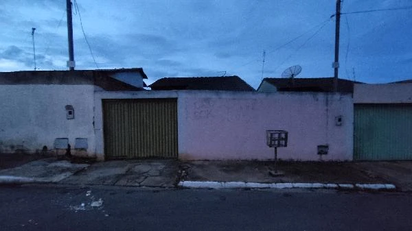 Imagem do leilão Leilão de Casa no Condomínio Residencial Percon III com 2 Quartos e 1 Vaga na Garagem em Senador Canedo - Goiás