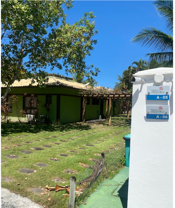 Casa com 4 Suítes, Piscina e Quiosque em Condomínio Vale das Orquídeas em Mata De São João - Bahia