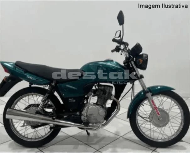 Imagem ilustrativa de uma motocicleta Honda CG 125 Titan 2002 na cor verde, vista de perfil. A moto possui rodas raiadas e escapamento cromado.