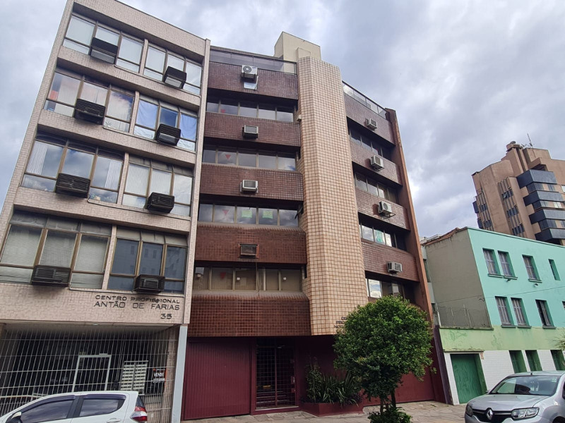 Conjunto no Edifício Centro Profissional Norge Center com Área Privativa de 73,28m² em Porto Alegre - Rio Grande do Sul
