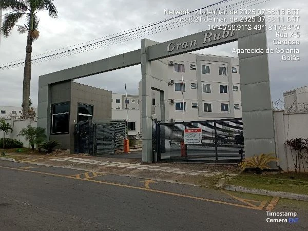 Apartamento branco no Residencial Gran Rubi com cancela de entrada e fachada múltipla em Aparecida de Goiânia