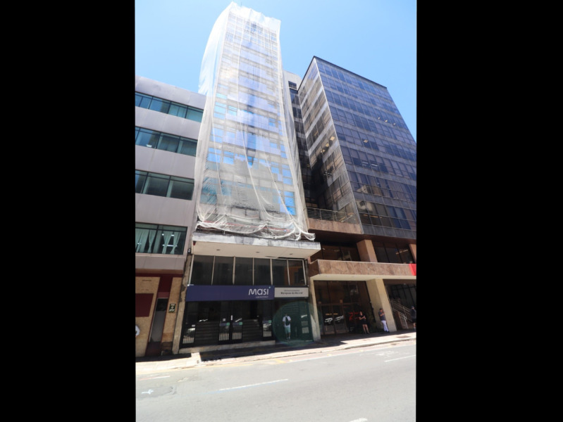 Conjunto no Edifício Marquês do Herval com 191,27m² e 8º Andar em Porto Alegre - Rio Grande do Sul