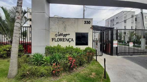 Apartamento com portaria e fachada do Condomínio Residencial Villagio Florença mostrando entrada e área verde bem cuidada