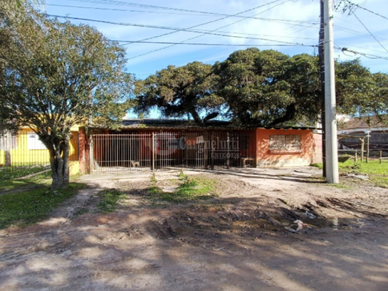 Casa com 3 Dormitórios, 1 Vaga de Garagem e 151m² de Área Construída em Pelotas - Rio Grande do Sul