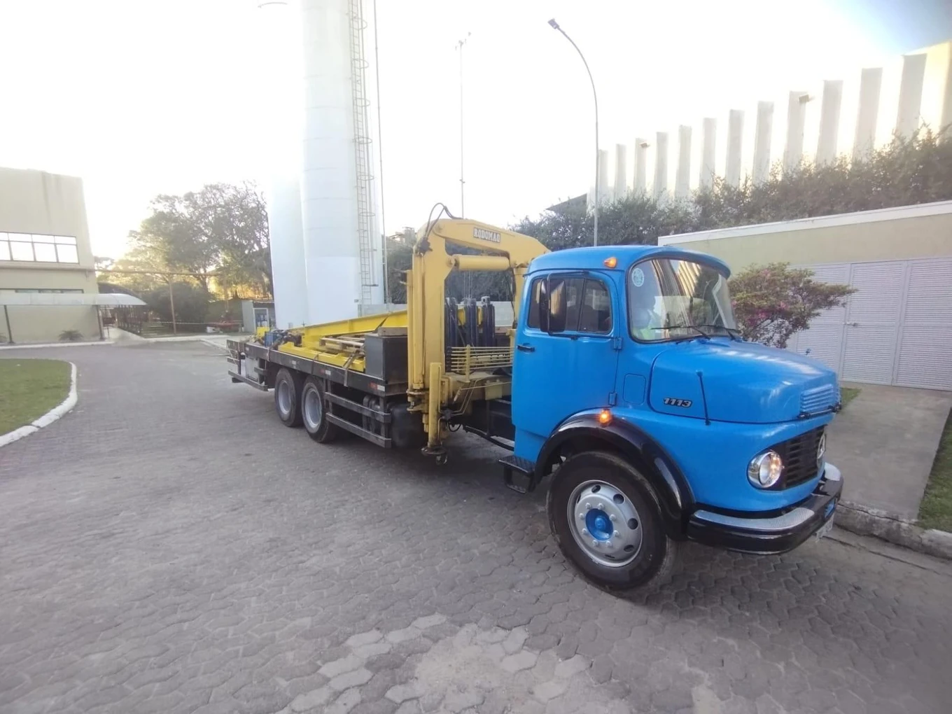 Imagem do leilão Leilão de Mercedes-Benz L1113 Caminhão com Munck Rodomunk de 8t em Curitiba - Paraná