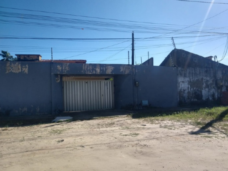 Casa com 5 Dormitórios sendo 4 Suítes e 5 Vagas de Garagem em 1000m² de Terreno em Caucaia - Ceará